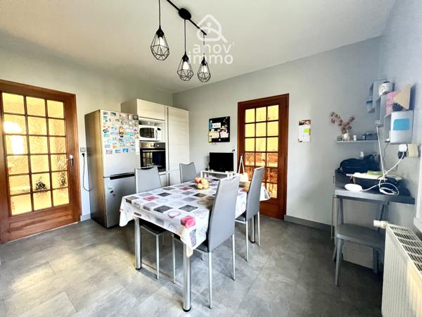 Maison
                                                                                                                                                                                                                                                                                                                        5 pièce(s)                                                                                                                                                                                                          4 chambre(s)                                                                                                                                                                                                          134  m²