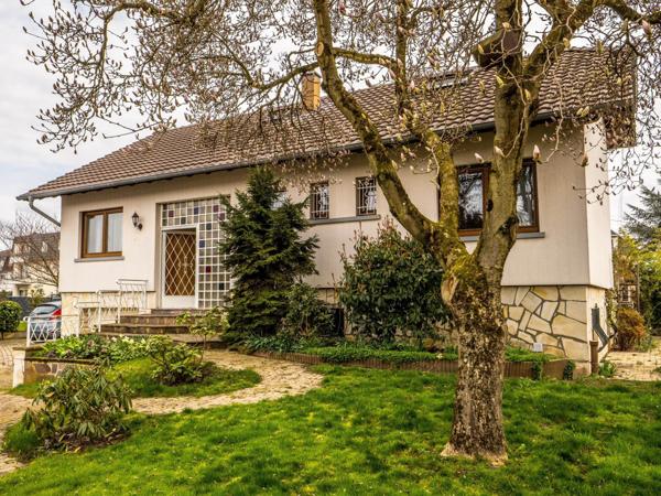 Maison - 6 pièces 136 m2 sur 8 ares de terrains