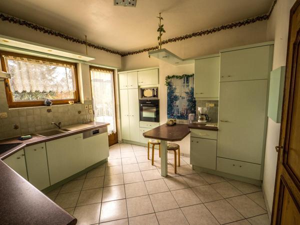 Maison - 6 pièces 136 m2 sur 8 ares de terrains