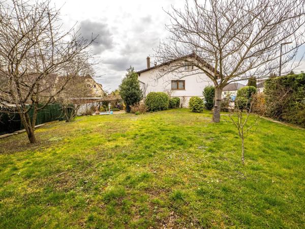 Maison - 6 pièces 136 m2 sur 8 ares de terrains