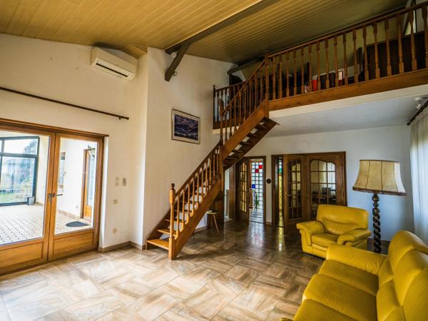 Maison - 6 pièces 136 m2 sur 8 ares de terrains