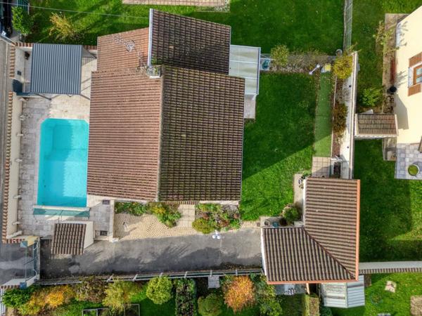 Maison familiale avec piscine, quartier Vennes