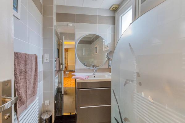 Maison familiale avec piscine, quartier Vennes