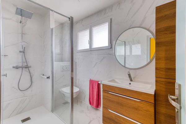 Maison familiale avec piscine, quartier Vennes