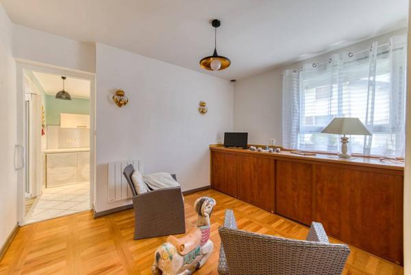 Maison familiale avec piscine, quartier Vennes