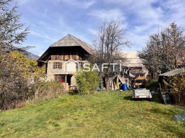 Grande bâtisse de village, vue lac et montagnes, fort potentiel, calme absolu
