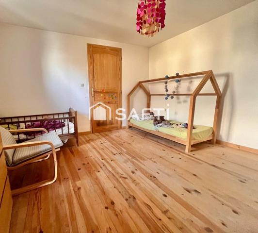 Grande bâtisse de village, vue lac et montagnes, fort potentiel, calme absolu