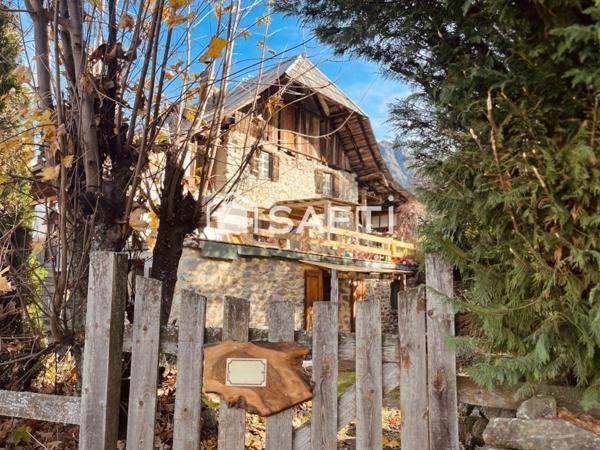 Grande bâtisse de village, vue lac et montagnes, fort potentiel, calme absolu