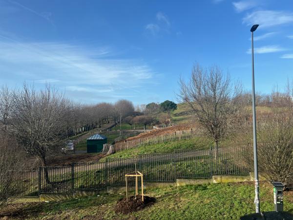 Montreuil (93100) Une immeuble et un atelier à transformer , ville et campagne