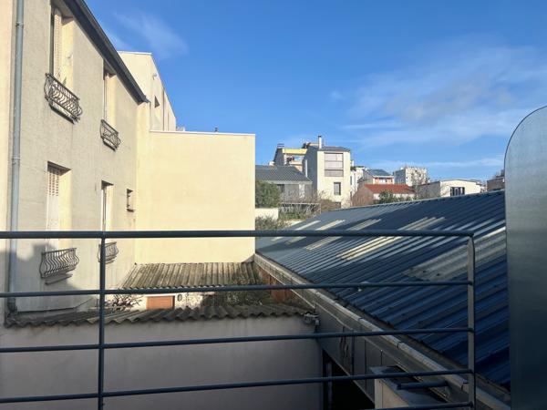 Montreuil (93100) Une immeuble et un atelier à transformer , ville et campagne