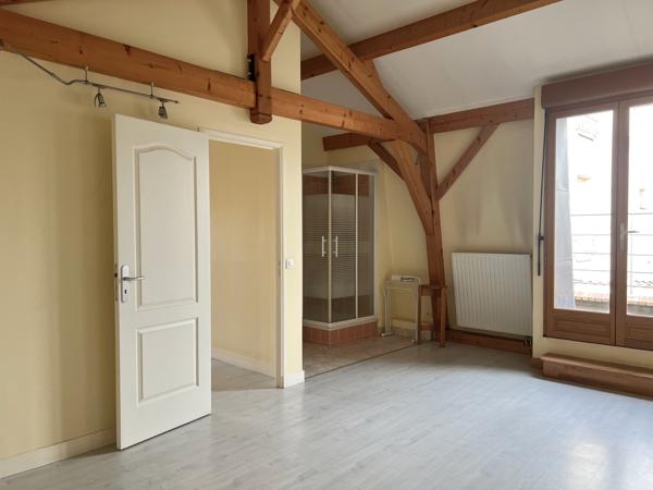 Montreuil (93100) Une immeuble et un atelier à transformer , ville et campagne