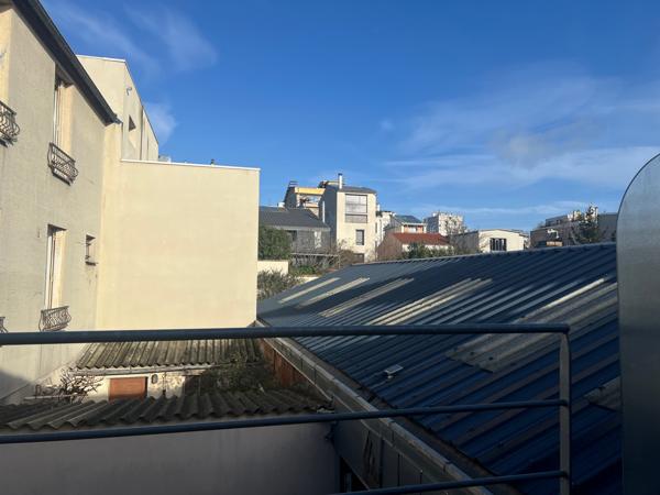 Montreuil (93100) Une immeuble et un atelier à transformer , ville et campagne