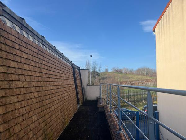 Montreuil (93100) Une immeuble et un atelier à transformer , ville et campagne