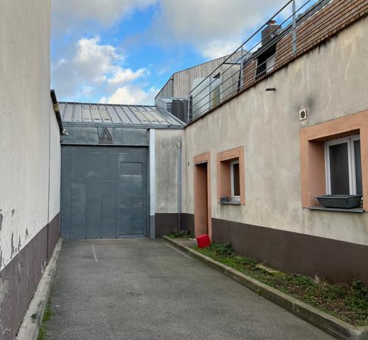 Montreuil (93100) Une immeuble et un atelier à transformer , ville et campagne