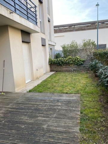 Appartement Montevrain 2 pièce(s) 41.30 m2 rez-de-jardin + parking + cave