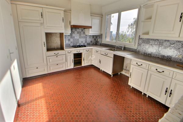 Maison Chanteloup Les Vignes 6 pièce(s) €399 000 ** - Référence 1663