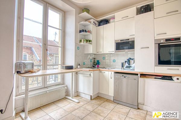 Versailles Saint-Louis appartement 7 pièces en duplex 165.38 m² au sol situé au 2ème et 3ème étage d'un immeuble 18ème avec 2 caves et parking en option €1 320 000 ** - Référence 26630