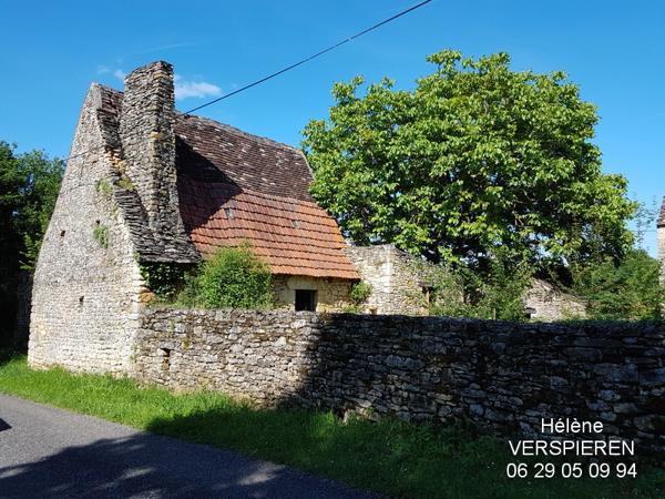 Corps de ferme  a  restaurer 6 pièce(s) 185 m2 sur 5300 m2 environ