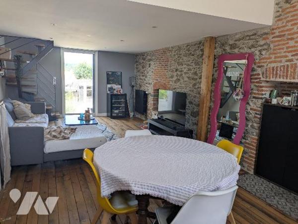 EXCLUSIVITE - LES HERBIERS - Maison de bourg idéalement située en centre-ville, quartier de la ...
