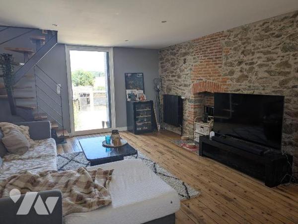 EXCLUSIVITE - LES HERBIERS - Maison de bourg idéalement située en centre-ville, quartier de la ...