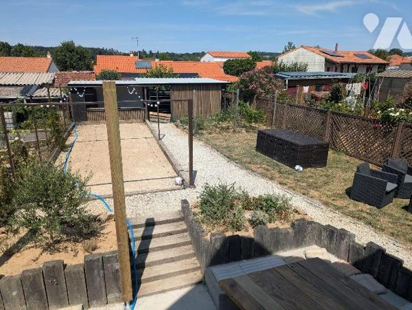 EXCLUSIVITE - LES HERBIERS - Maison de bourg idéalement située en centre-ville, quartier de la ...