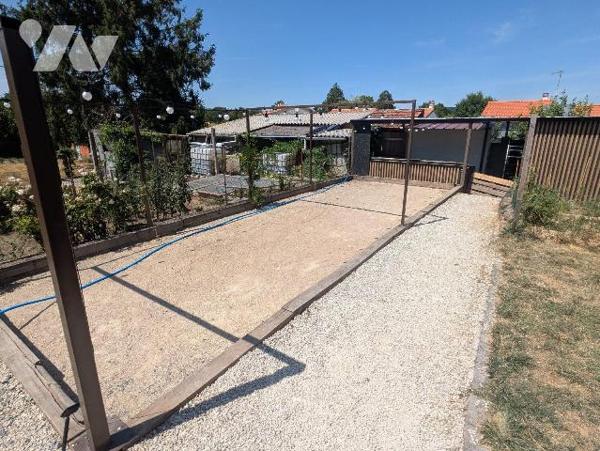 EXCLUSIVITE - LES HERBIERS - Maison de bourg idéalement située en centre-ville, quartier de la ...