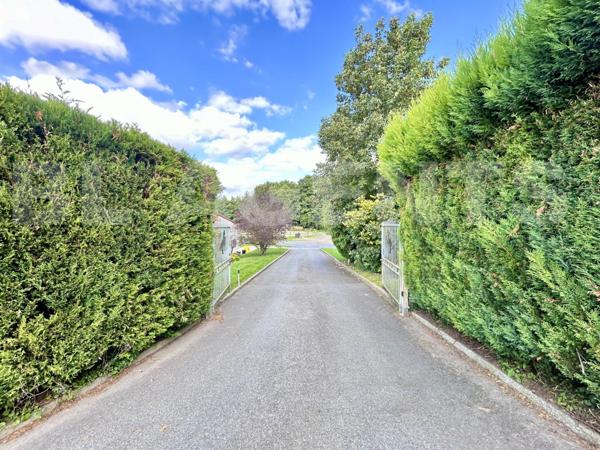 HARAS sur 13300M² Entièrement équipé AVEC habitation de 95m² 