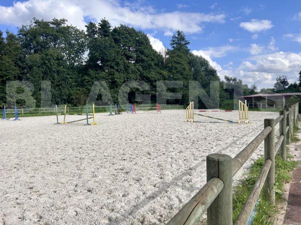 HARAS sur 13300M² Entièrement équipé AVEC habitation de 95m² 