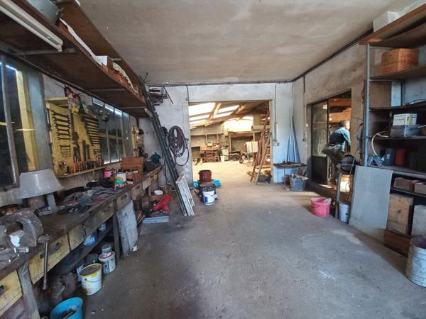 LOCAUX SECTEUR PERVERIE 222 m2