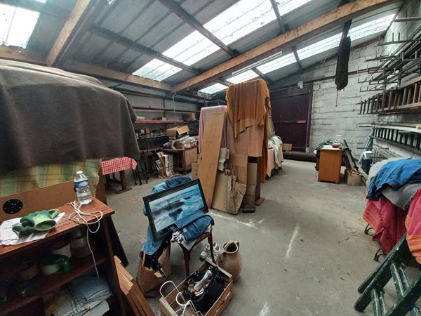 LOCAUX SECTEUR PERVERIE 222 m2