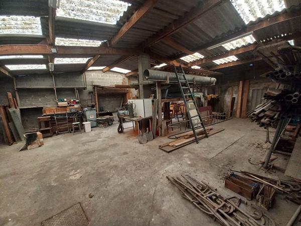 LOCAUX SECTEUR PERVERIE 222 m2