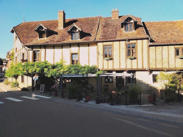 Dpt Côte d'Or (21), à vendre BEZE immeuble