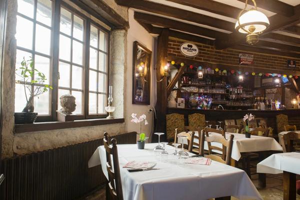 Dpt Côte d'Or (21), à vendre BEZE immeuble