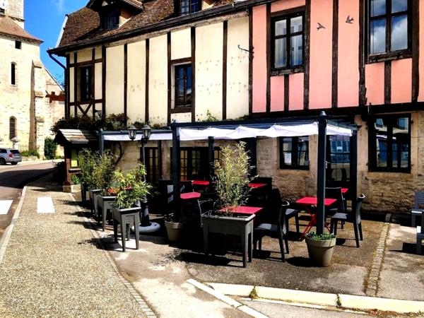 Dpt Côte d'Or (21), à vendre BEZE immeuble