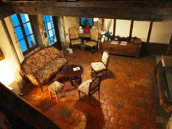 Dpt Côte d'Or (21), à vendre BEZE immeuble