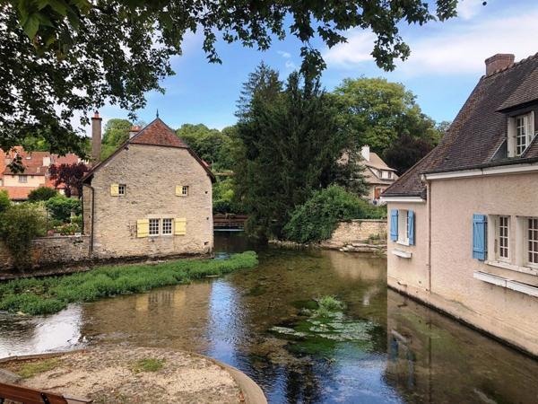 Dpt Côte d'Or (21), à vendre BEZE immeuble