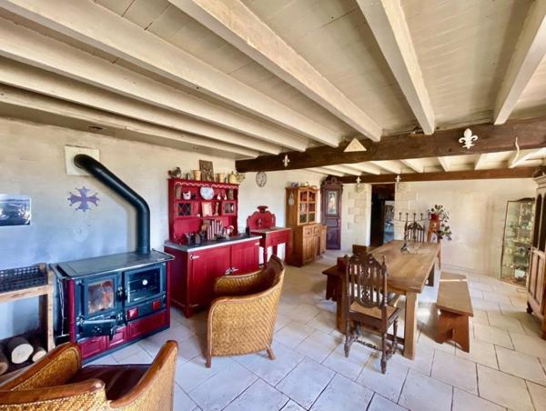 À Vendre SAIL LES BAINS : Superbe Corps de Ferme au Cœur de la Campagne – Charme et Authenticité - 6 CHAMBRES - 5000 m2 de TERRAIN