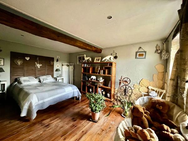 À Vendre SAIL LES BAINS : Superbe Corps de Ferme au Cœur de la Campagne – Charme et Authenticité - 6 CHAMBRES - 5000 m2 de TERRAIN