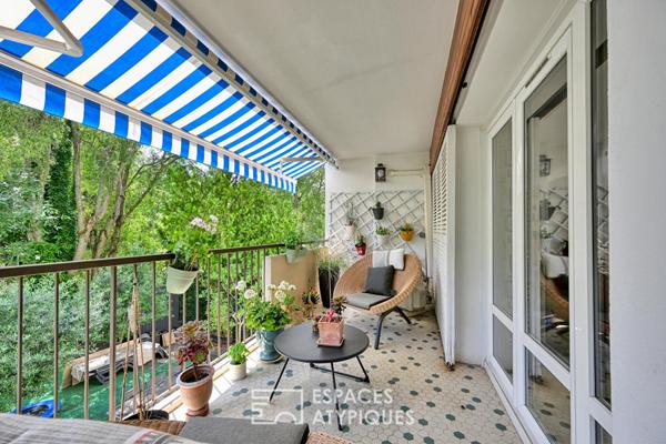 Appartement rénové avec terrasse, tennis et piscine dans un écrin de verdure