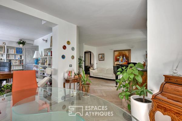 Appartement rénové avec terrasse, tennis et piscine dans un écrin de verdure