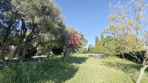 Grasse PLASCASSIER– Maison de plain-pied de 112 m² avec annexes incluses terrain plat 2000 m2 clos Grasse (06130)
