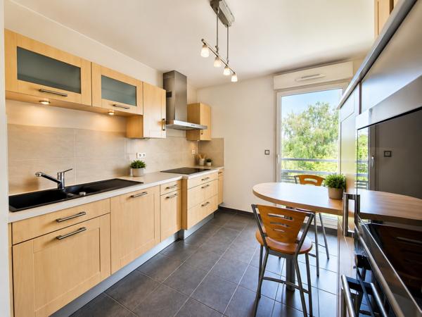 Appartement
         6 pièces
        - 119 m² Bien prestige 495 000 € *