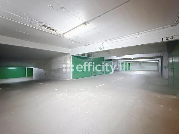 Parking
        
        - 21 m² Exclusivité 60 000 € *