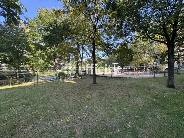Parking
        
        - 21 m² Exclusivité 60 000 € *