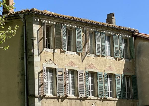 QUARTIER PALAIS - TRES BONNE RENTABILITE POUR CET IMMEUBLE DE RAPPORT