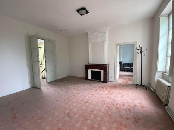 QUARTIER PALAIS - TRES BONNE RENTABILITE POUR CET IMMEUBLE DE RAPPORT