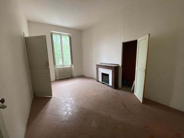QUARTIER PALAIS - TRES BONNE RENTABILITE POUR CET IMMEUBLE DE RAPPORT