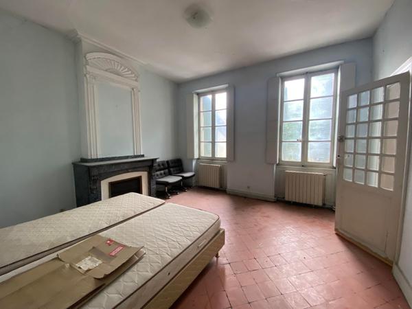 QUARTIER PALAIS - TRES BONNE RENTABILITE POUR CET IMMEUBLE DE RAPPORT