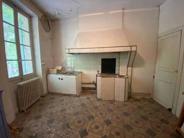 QUARTIER PALAIS - TRES BONNE RENTABILITE POUR CET IMMEUBLE DE RAPPORT