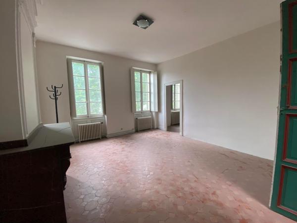 QUARTIER PALAIS - TRES BONNE RENTABILITE POUR CET IMMEUBLE DE RAPPORT